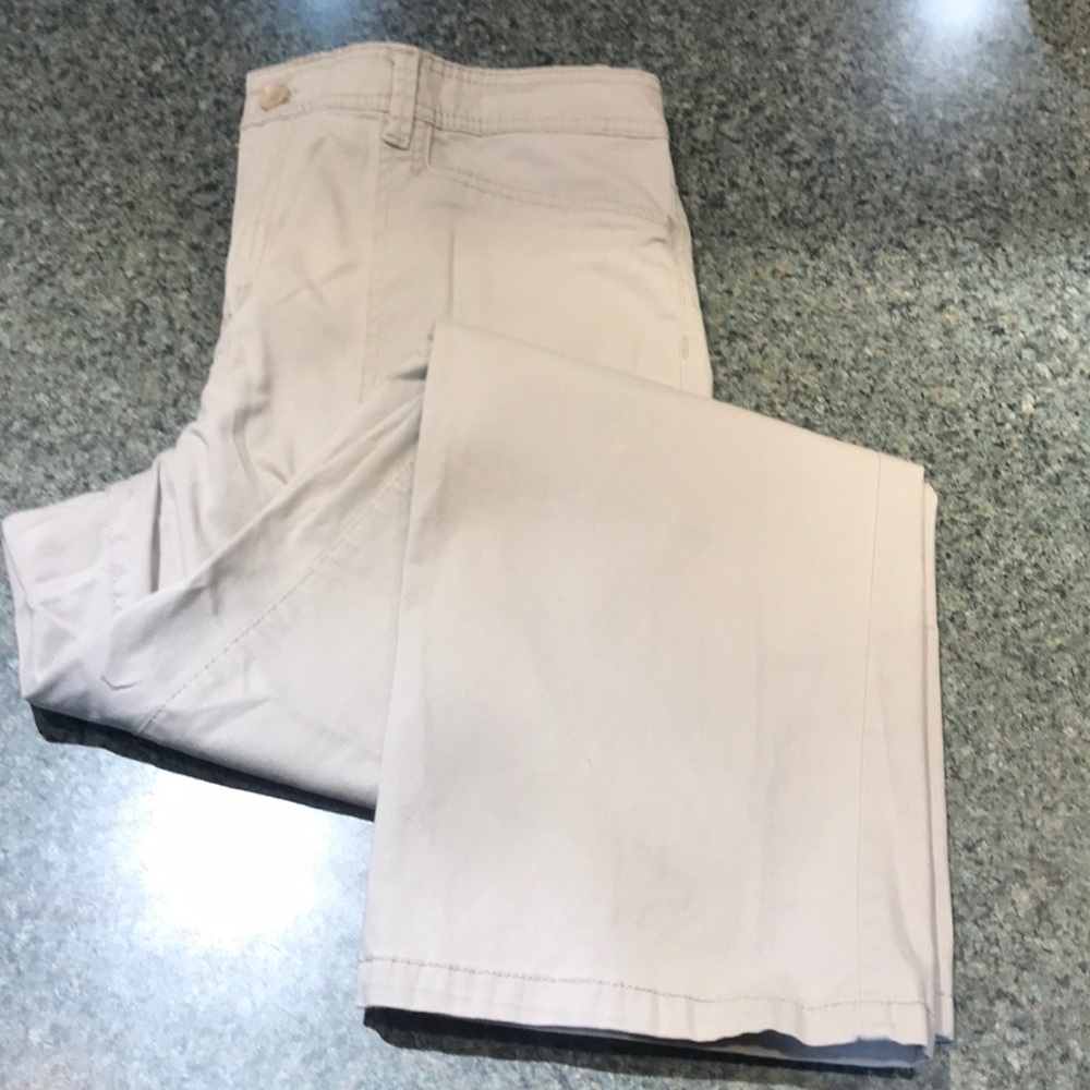 Tan Gloria Vanderbilt size 14 short pants